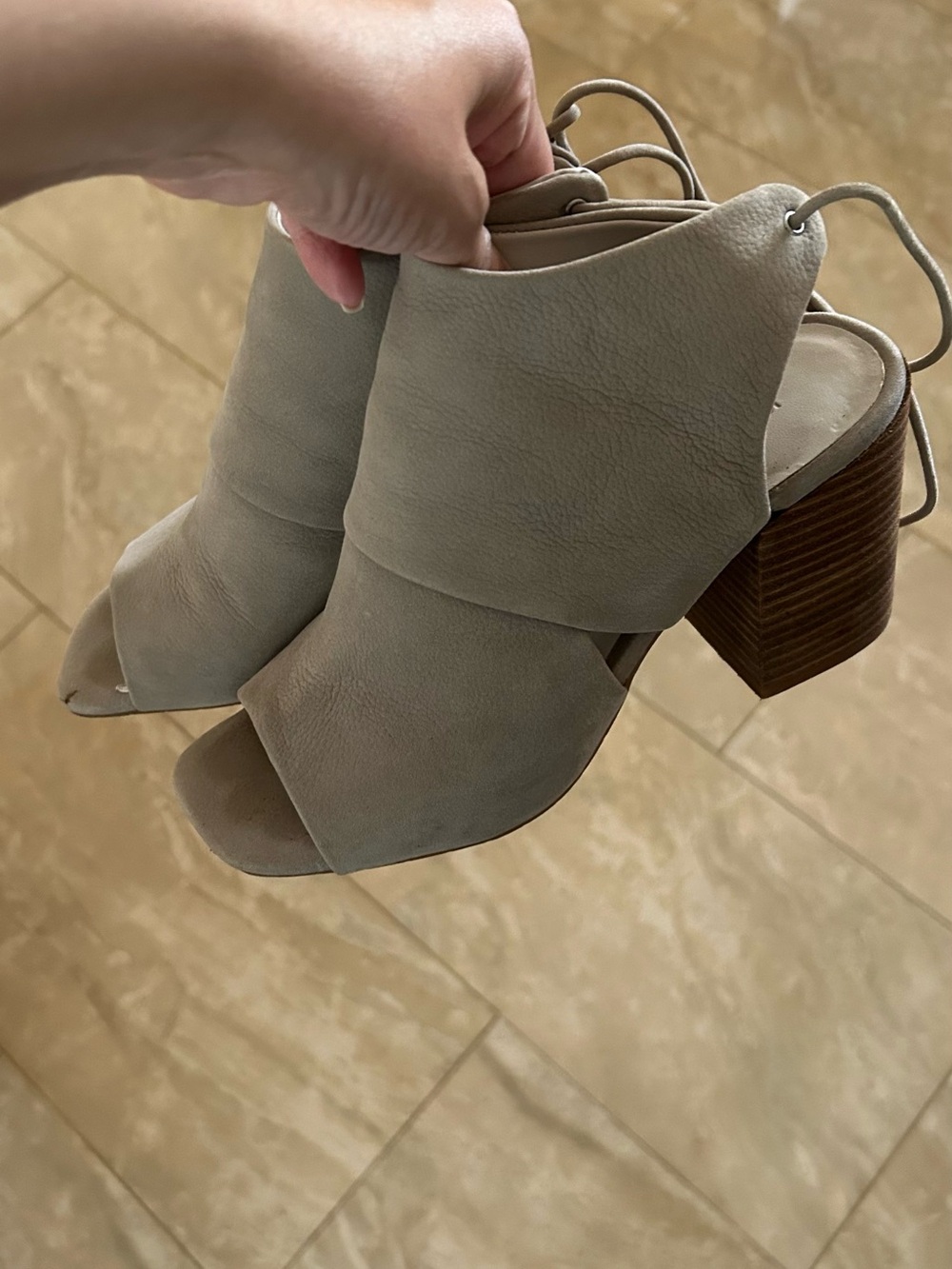 Kenneth Cole New York Open-Toe Block Heel Sandals in Light Gray